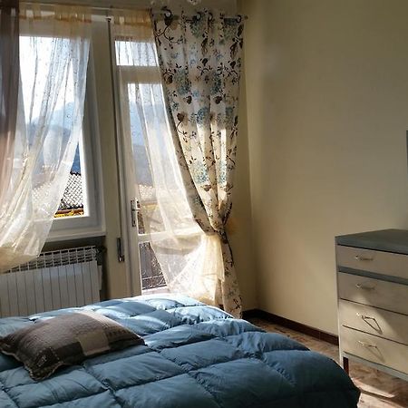 Apartment Iseo Lake Sale Marasino Habitación foto