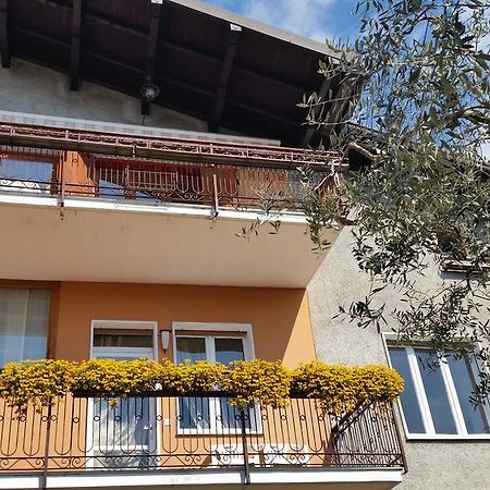 Apartment Iseo Lake Sale Marasino Habitación foto