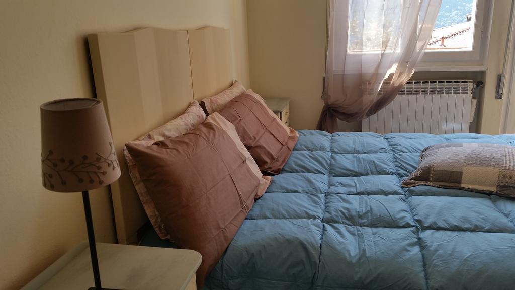 Apartment Iseo Lake Sale Marasino Habitación foto