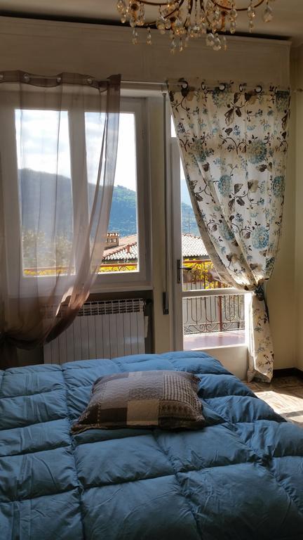 Apartment Iseo Lake Sale Marasino Habitación foto