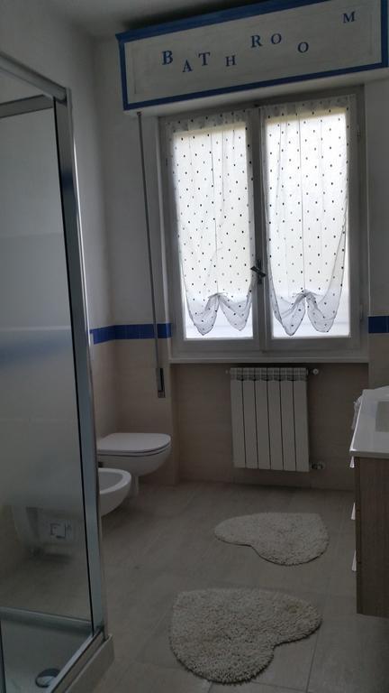 Apartment Iseo Lake Sale Marasino Habitación foto