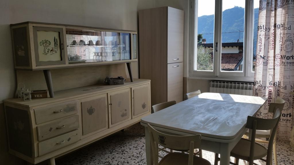 Apartment Iseo Lake Sale Marasino Habitación foto