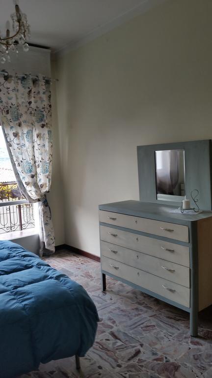 Apartment Iseo Lake Sale Marasino Habitación foto