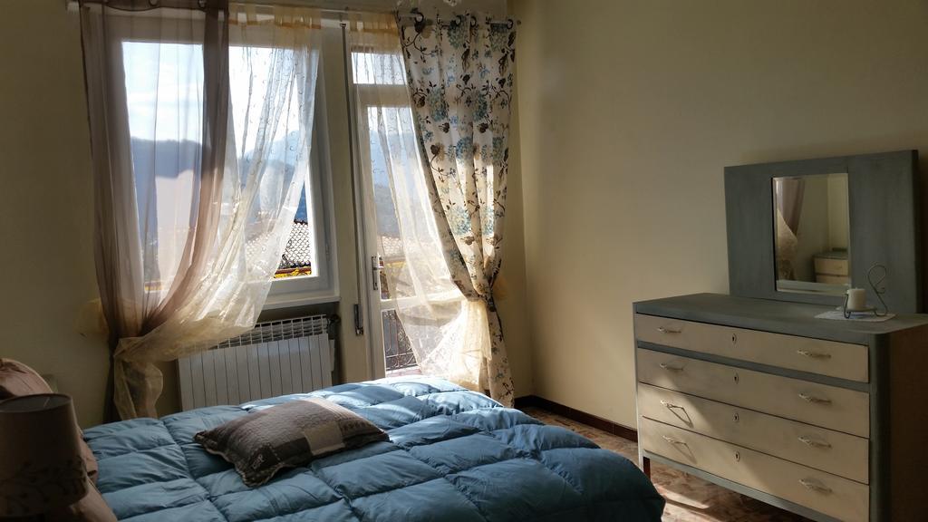 Apartment Iseo Lake Sale Marasino Habitación foto