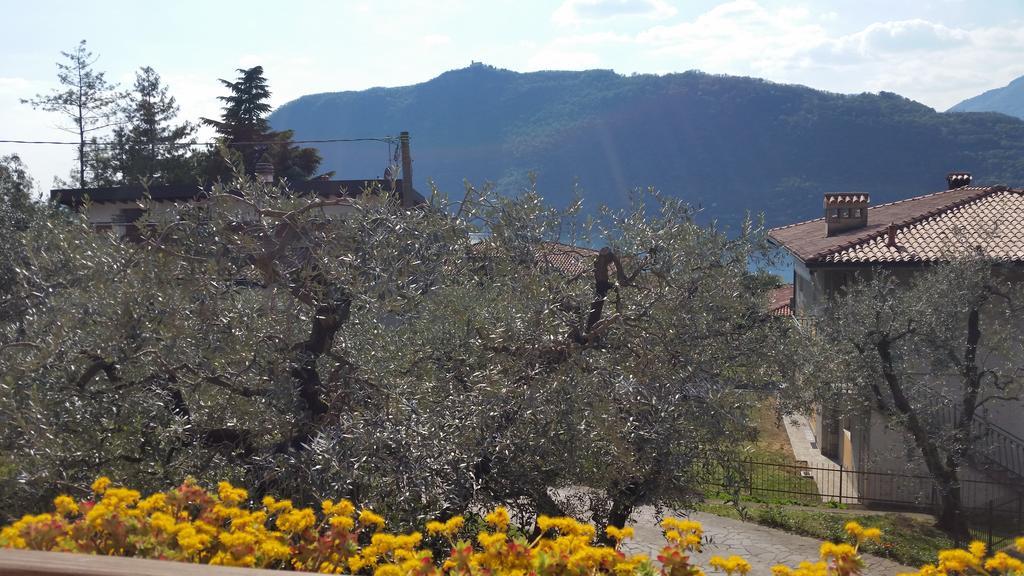 Apartment Iseo Lake Sale Marasino Habitación foto