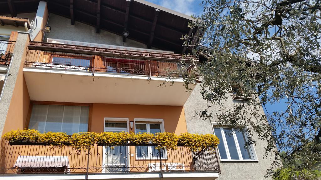 Apartment Iseo Lake Sale Marasino Habitación foto
