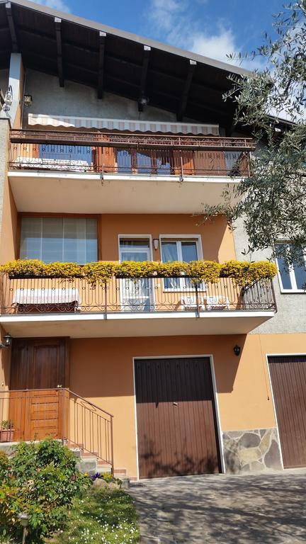 Apartment Iseo Lake Sale Marasino Habitación foto