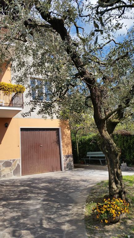 Apartment Iseo Lake Sale Marasino Habitación foto